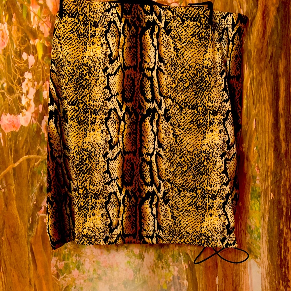 Snakes print skirt with split. New never worn.